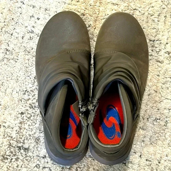 CLARKS Breeze Dusk Ankle Boot Womens 7 Olive Green Zippered Booties - Picture 8 of 11